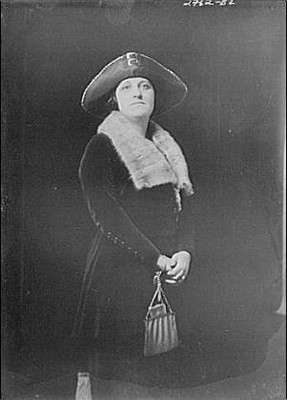 Photo:Drake,Mrs,portrait photographs,women,fur,hats,Arnold Genthe,1919