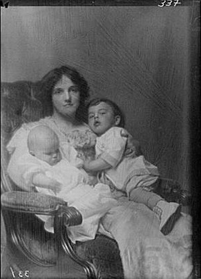 Gillingham,John K,Mrs,children,mothers,portrait photography,Arnold Genthe,1913