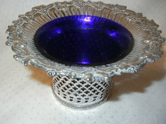 VINTAGE SILVER PLATE & COBALT BLUE GLASS LINER SUGAR BOWL GRAPE VINE RETICULATED