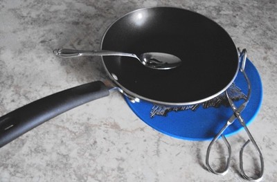 Eagle Lt Blue Silicone Kitchen Hot Pad, Table Mat, Table Trivet, Table Decor