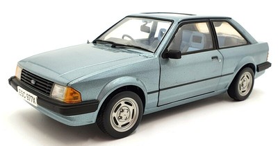 Sunstar 1/18 Scale Diecast DC24222F Ford Escort MKIII Met Light Blue With Case