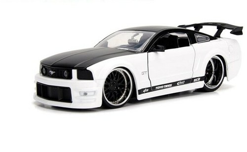 ジャニーズWEST - masa 99979 Jada TOYS Bigtime Muscle 2006 Ford Mustang GT White