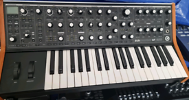 Moog Subsequent 37 Paraphonic Synthesizer + Bag