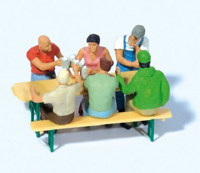 NEW  HO 1:87 Preiser 10703 Friends at a Table Sitting around Having a Drink