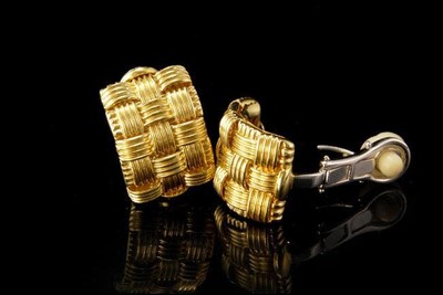 AUTHENTIC ROBERTO COIN 18K YELLOW GOLD ITALY EARRINGS A804-136