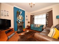 Spacious 3 Bedroom Maisonette with Rear Garden and Enclosed Balcony in Woodford, IG8