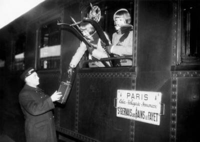 Two Young Parisians Leaving For Switizerland Gare De Lyon Paris Old Photo