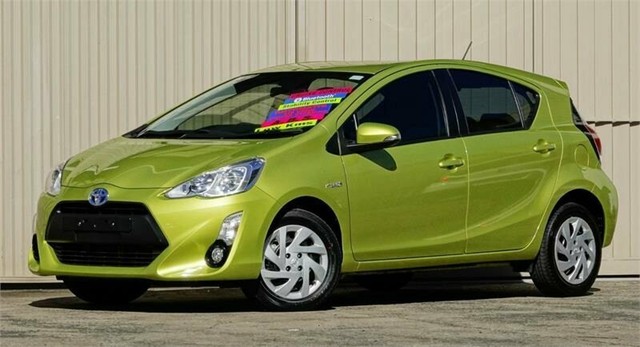 Toyota prius c nhp10