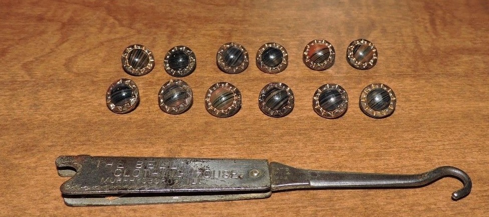 Murphysboro IL 1903 button hook 12 tiger eye and 400 plus vintage buttons