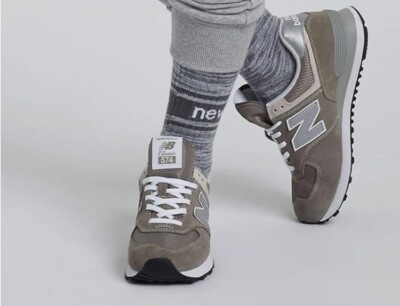 New Balance Women's 574 V2 Evergreen Sneaker, Grey/White, 9