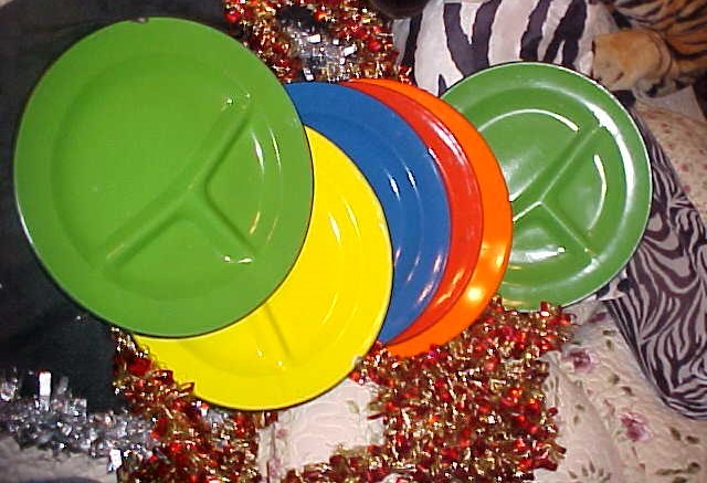 very vtg  Enamelware DINNER PLATES 7 platter as is all colors lg divided