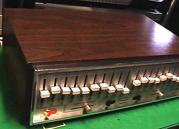 Soundcraftsmen 20-12 Ten-band Graphic Equalizer With Wood