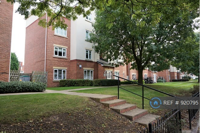 2 bedroom flat in Holyhead Road, Wednesbury, WS10 (2 bed) (#920795