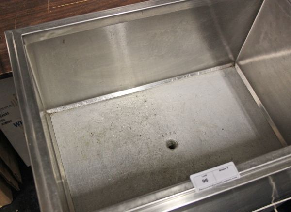 Stainless Steel Cold Well. Stainless steel exterior  Cast Aluminum Cold Plate