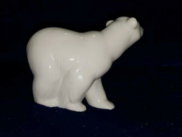 Lladro 1207 Attentive Polar Bear - glazed