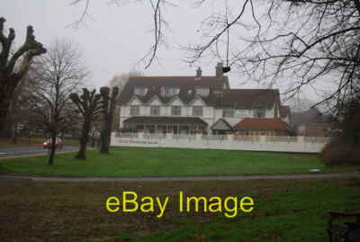Photo 6x4 Hand & Sceptre Modest Corner Large pub on Southborough Common c2008