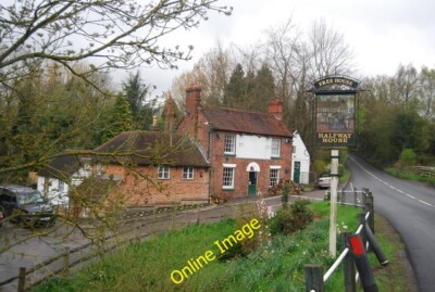 Photo 6x4 The Halfway House Palmer's Green An excellent freehouse, regula c2012