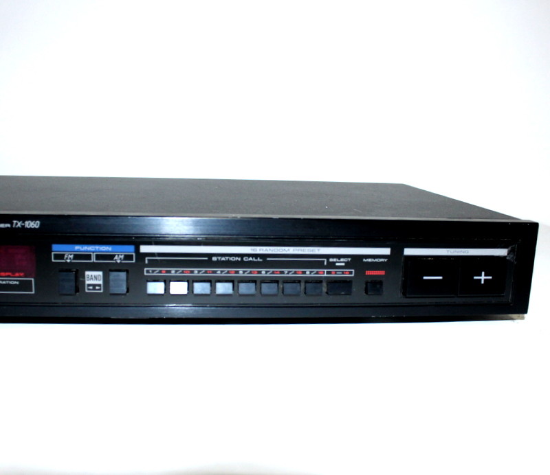 Pioneer Electronics FM/AM Digital Synthesizer Tuner Model TX-1060