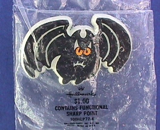 Hallmark PIN Halloween Vintage BAT GLOW IN DARK Vampire Black Brooch NEW MIP