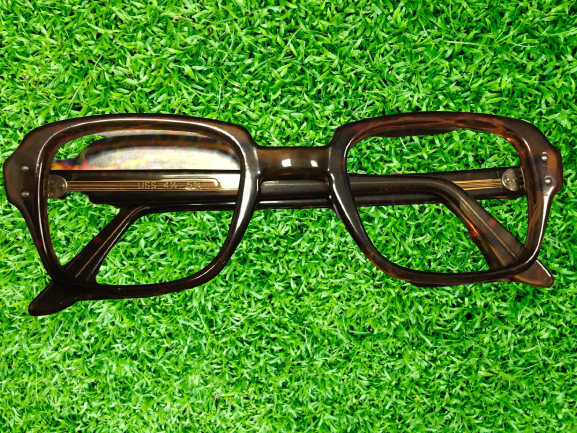 New military glasses shop