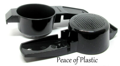 Tupperware New~ Set of 2~Gadgets Mini Sifters Loose Tea Strainers Black #879
