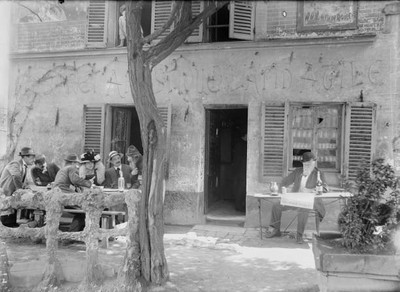 Paris Montmartre The cabaret of La Lapin agile about 1910 Seat on t- Old Photo