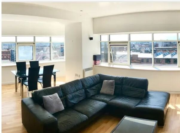  Luxury  Merchant City  flat  with the best views in Glasgow 