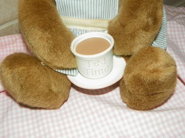 1996 INTERNATIONAL SILVER COMPANY TEA TIME  COLLECTIBLE BEAR