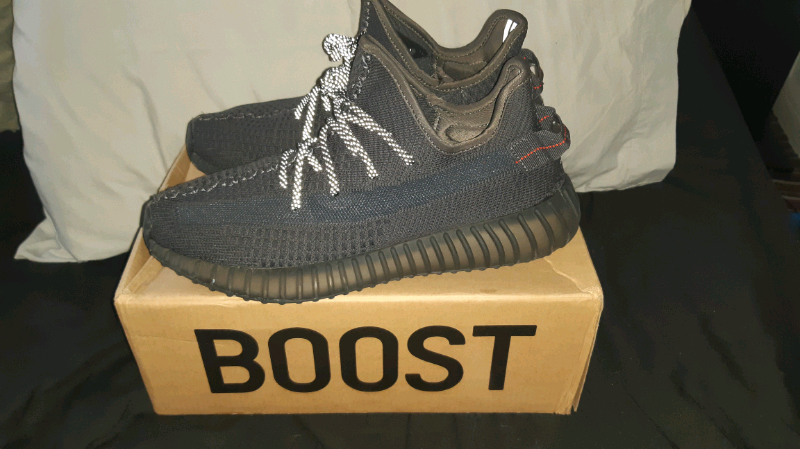 yeezy 350 v2 black in Melbourne Region, VIC Gumtree