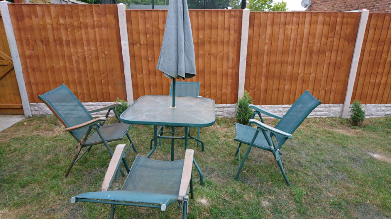 free garden furniture, table, parasol and chairs | in Bicester