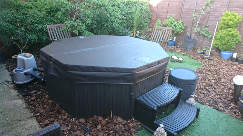 Muskoka self assembly hot tub | in Kingsnorth, Kent | Gumtree