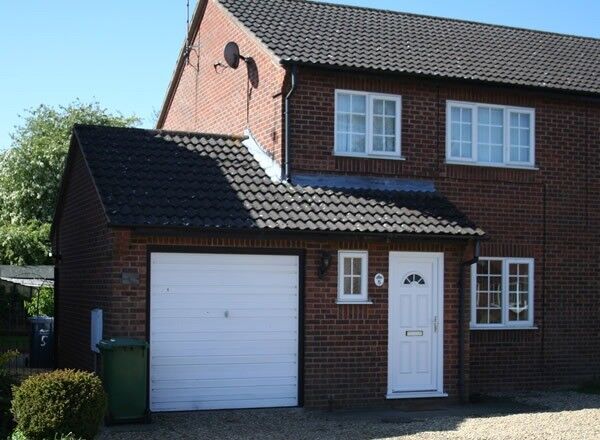 3 Bedroom Semi Detached House With Garage and Garden To 