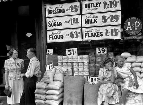 1938  Somerset Ohio A&P STOREFRONT Depression Era  8.5X11 PHOTO