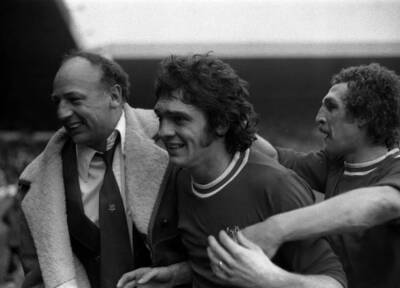 Bristol Citys Goalscorer Don Gillies Is Congratulated By Coach 1974 OLD PHOTO