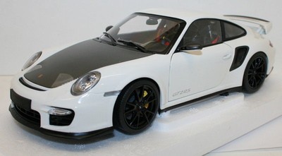 1/18 Diecast 100 069405 2011 Porsche 911 GT2 RS White w/Black Wheel