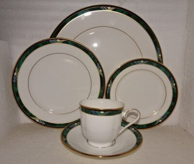 LENOX Kelly Debut 5 Piece Place Setting Dinner Salad Bread Plate, Cup Set Green