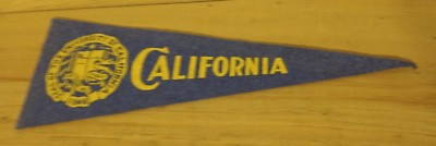 VINTAGE NCAA MINI FELT PENNANT University of California 3-1/2''x9-1/2'' PRE OWNED 