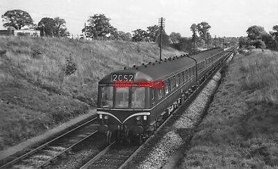 PHOTO  GW and GC JOINT LINE; DMU ON DOWN TRAIN 1961 ON THE GREAT WESTERN andAMP; GRE