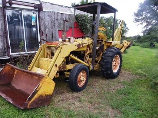 1960's INTERNATIONAL HARVESTER MODEL 3414 DIESEL BACKHOE FOR SALE - $5000