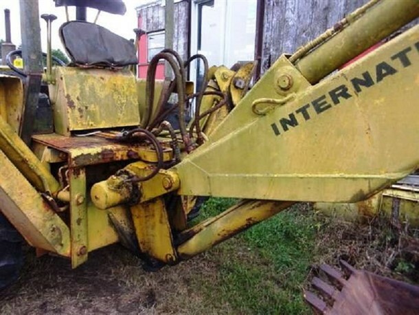 1960's INTERNATIONAL HARVESTER MODEL 3414 DIESEL BACKHOE FOR SALE - $5000