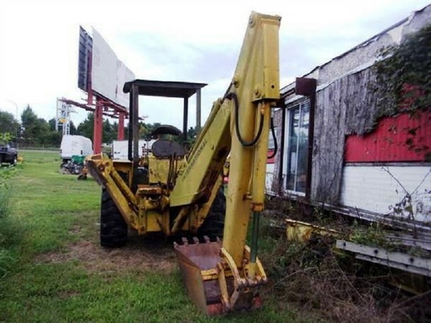 1960's INTERNATIONAL HARVESTER MODEL 3414 DIESEL BACKHOE FOR SALE - $5000