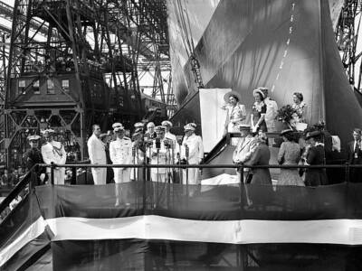 Launching of the USS North Carolina battleship June 13 1940 Broo 1940s Photo 4