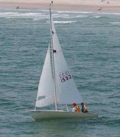 1973 Chrysler Mutineer 15 ft sailboat daysailer Sail Boat with 3 sails