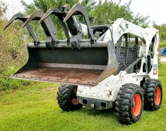 Only 620 HOURS! BOBCAT S250 SkidSteer- Wheel Loader Skid steer w/ Bucket & Forks