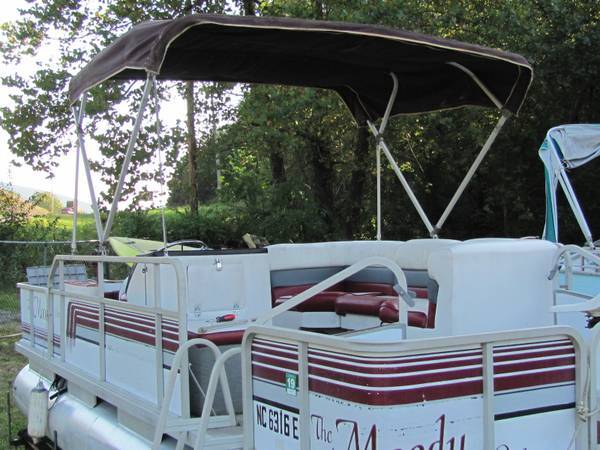 Sylvan 20' PONTOON Mercury Tracker 40 Hp.