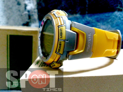 Pre-owned Casio Protrek Solar Triple Sensor Watch Prg-110c-9 Prg110c 9
