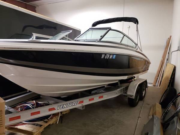 2011 Regal Boat