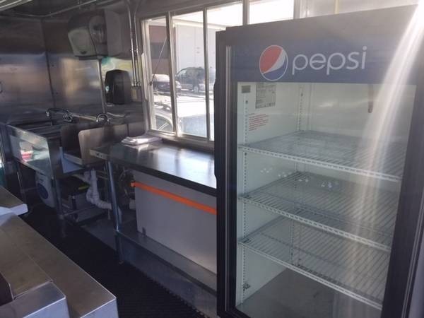 Food Truck- 2006 Ford e-350- Fully Loaded, Brand New Interior Kitchen