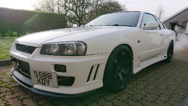 Nissan skyline r34 coupe