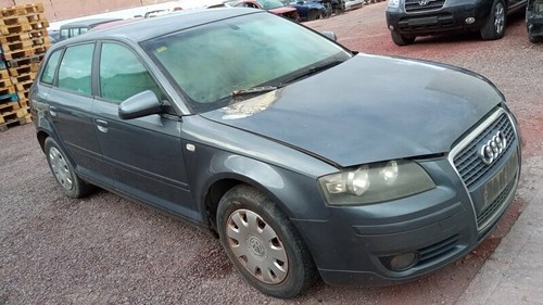 アウディ純正　A3 8P Audi 純正品 ハイマウントストップランプ アウディ A3 8PAXX